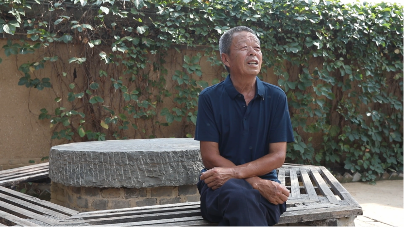 “老弟，這雙棉鞋給你穿”
